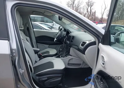 2018 Jeep Compass Latitude 4X4 из США, поврежденный, VIN 3C4NJDBB9JT436925